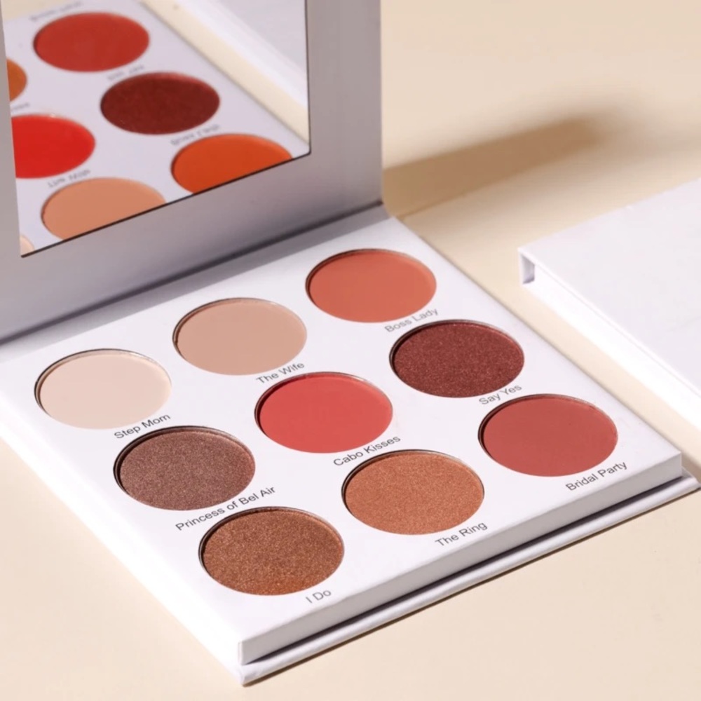 Give Them Lala Beauty The Grown Woman Palette